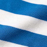 Κοντινό πλάνο του απαλού υφάσματος από μπαμπού του παιδικού T-shirt με ρίγες και λαιμόκοψη τύπου «ringer» Miffy της σειράς «Move»