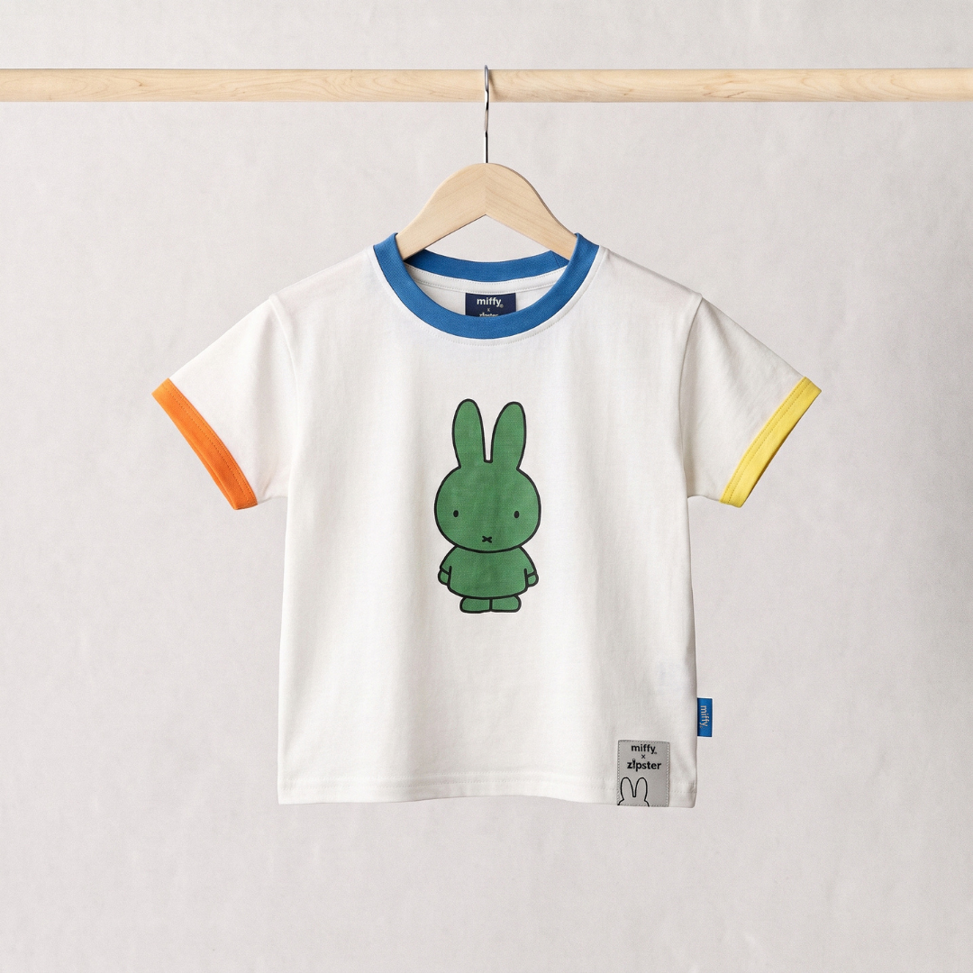 Λευκό Miffy παιδικό μπλουζάκι με πράσινο Miffy σχέδιο, όψη μπροστά