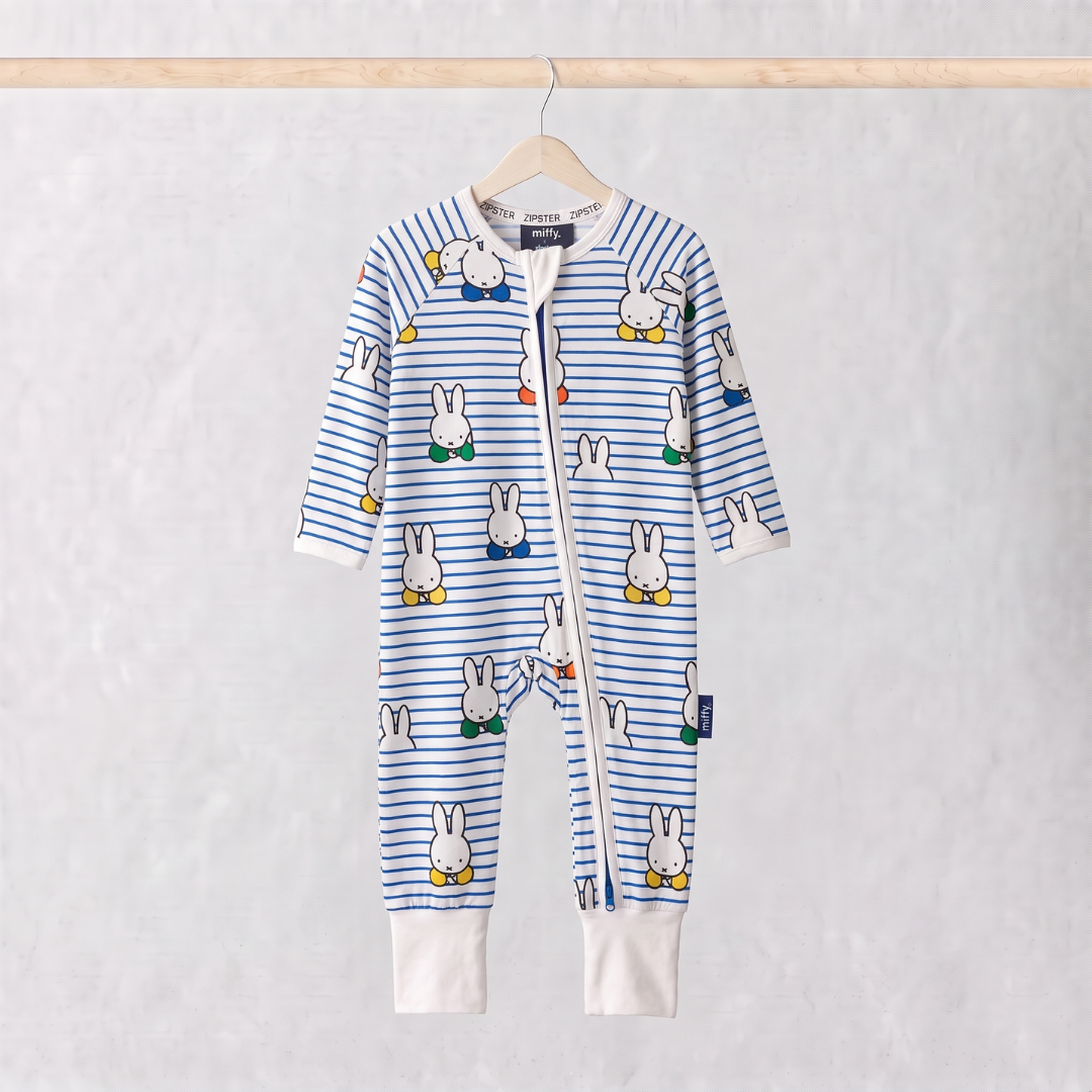 ZIPSTER x Miffy Μπλε φορμάκι μωρού Peek-a-Boo από μπαμπού, μπροστινή όψη